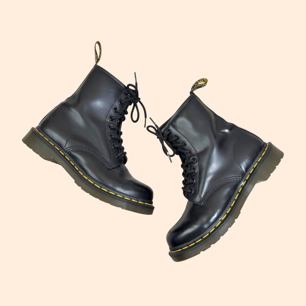 Dr. Martens 1460 Smooth 8 Eye Boots
